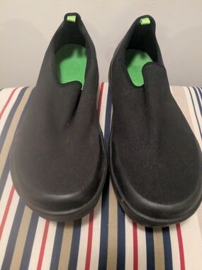 Never Worn New In Box OOFOS Sneakers! So Comfy